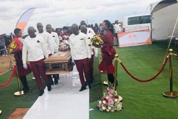 Mourners Surprised Over 'wedding' At A Funeral, Thanks To Brothers And ...